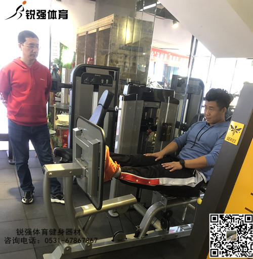 蹬腿訓練機使用展示.jpg